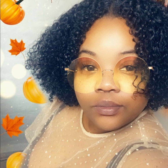 Meet your Posher, Iris - Picture 1 of 1